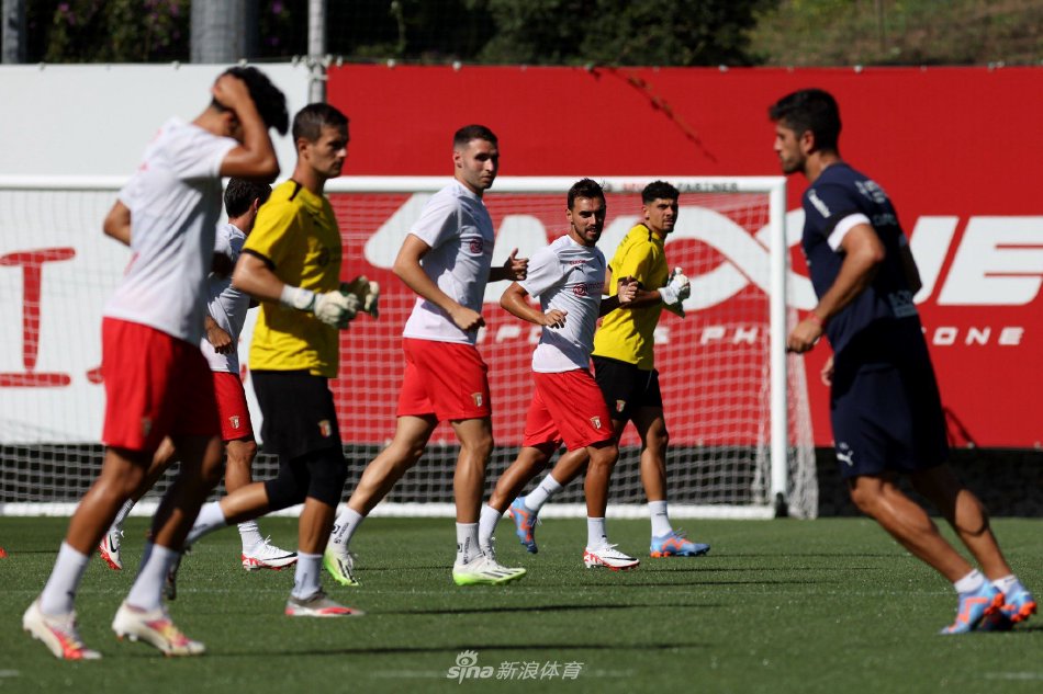 表现的不满 表现的不满